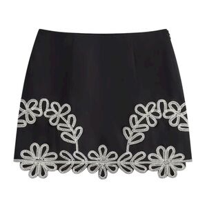Commense embroidered floral motif a-line mini skirt size M like new condition